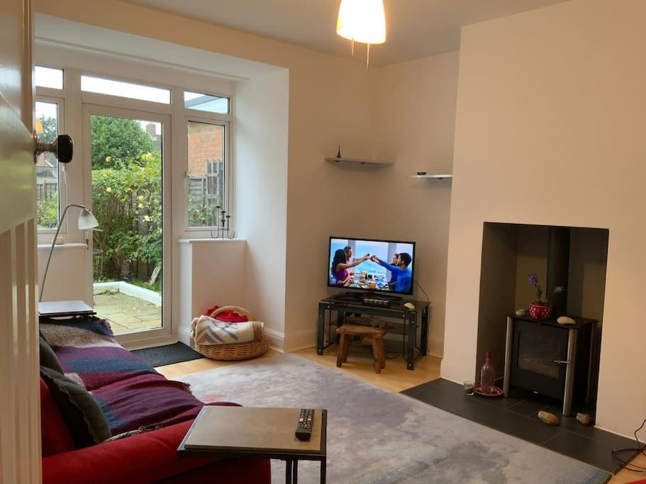 צ'יצ'סטר Warm And Cosy City Centre Home Near Train Station מראה חיצוני תמונה